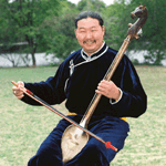 Bady-Dorzhu Ondar playing the igil